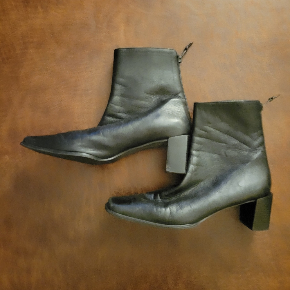 STUART WEITZMAN 90's Vintage Square Toe Black Soft Leather Ankle Boots Sz 8AA - Picture 3 of 9
